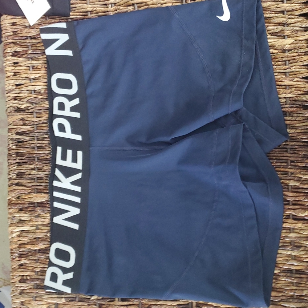Nike pros - Picture 1 of 3